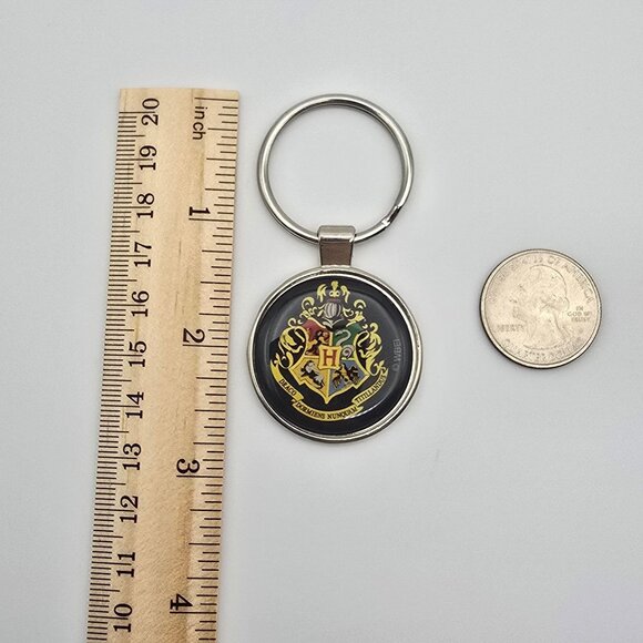 Hogwarts Harry Potter Round Black/Gold Toned House Crest Keychain Collectible - Picture 5 of 5
